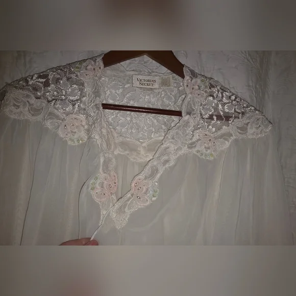 Vintage Victoria Secret Feminine Lingerie Robe. One Size. Excellent condition. - Picture 5 of 16